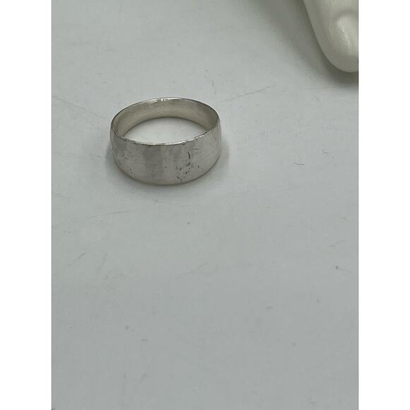 Kendra Scott Silver Plated Hammered‎ Band Ring Sz 7.25 - Picture 6 of 10